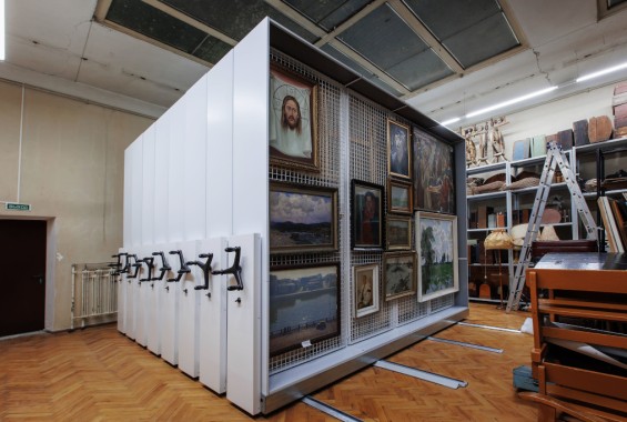 мобильные стеллажи для картин на рельсах