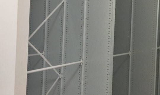 Мобильные стеллажи со штангами для одежды