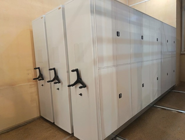 Передвижные стеллажи с дверями и замками