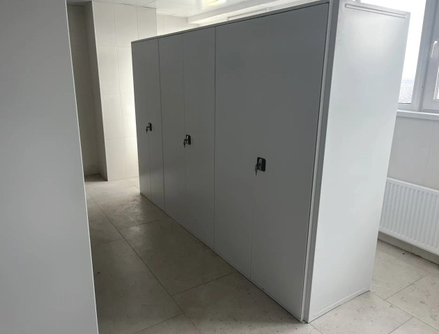 медицинские стеллажи с дверями