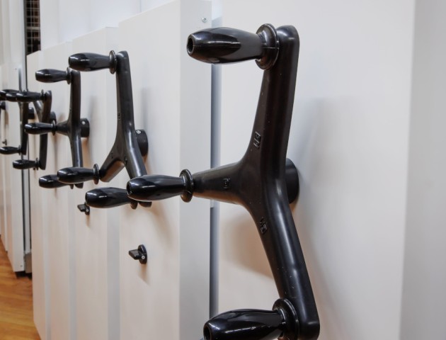 мобильные стеллажи для картин