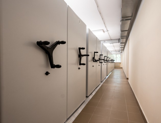 Стеллажи для архива в сложном структурном помещении